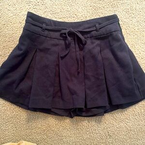 Extra small Hollister pleated belted skirt. Great condition. Black.
